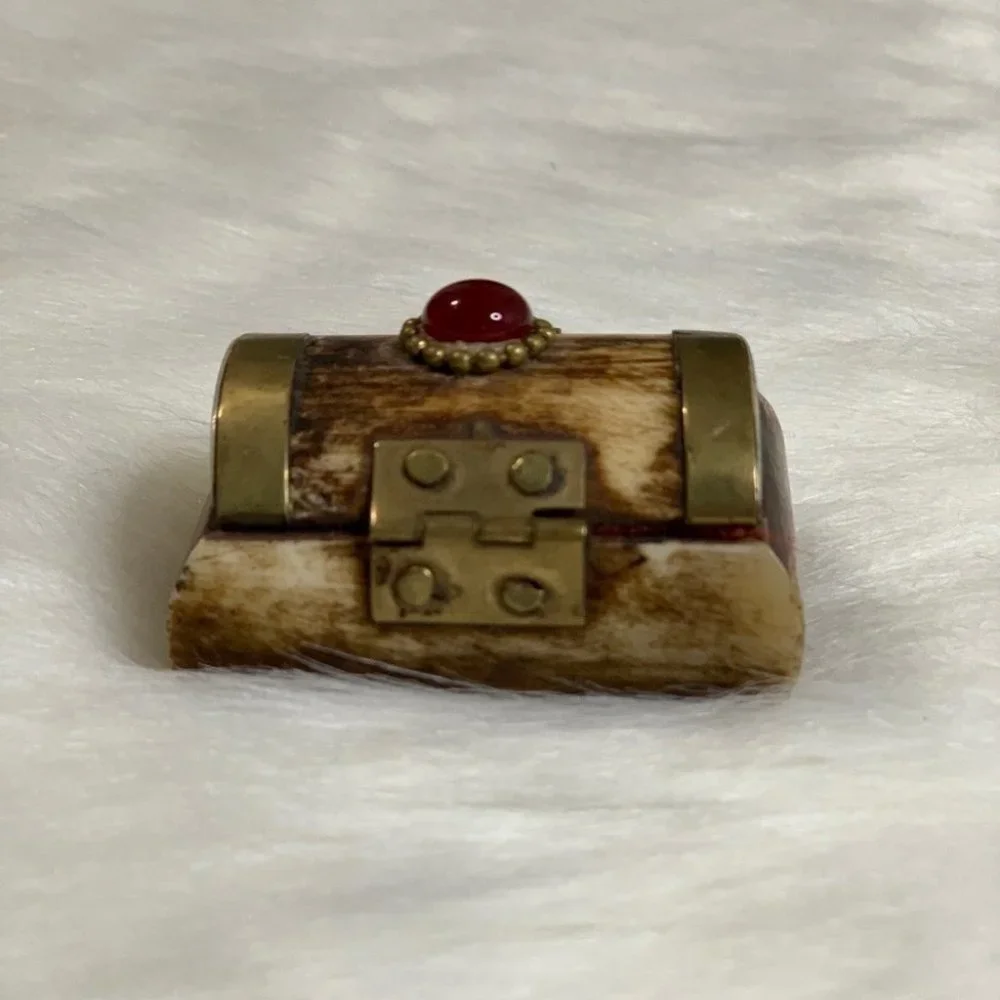 Vintage MINI TREASURE BONE BOX MINI GEM STUDDED BRASS WOOD | RED FABRIC LINING - Picture 3 of 7